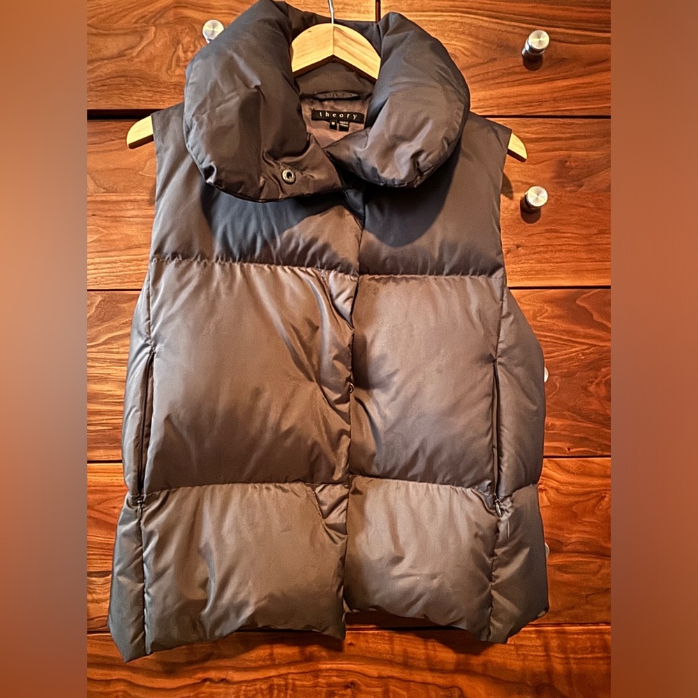 Theory Okema Heavenly downfill cowlneck puffer vest, dark gray size, size M, UEC